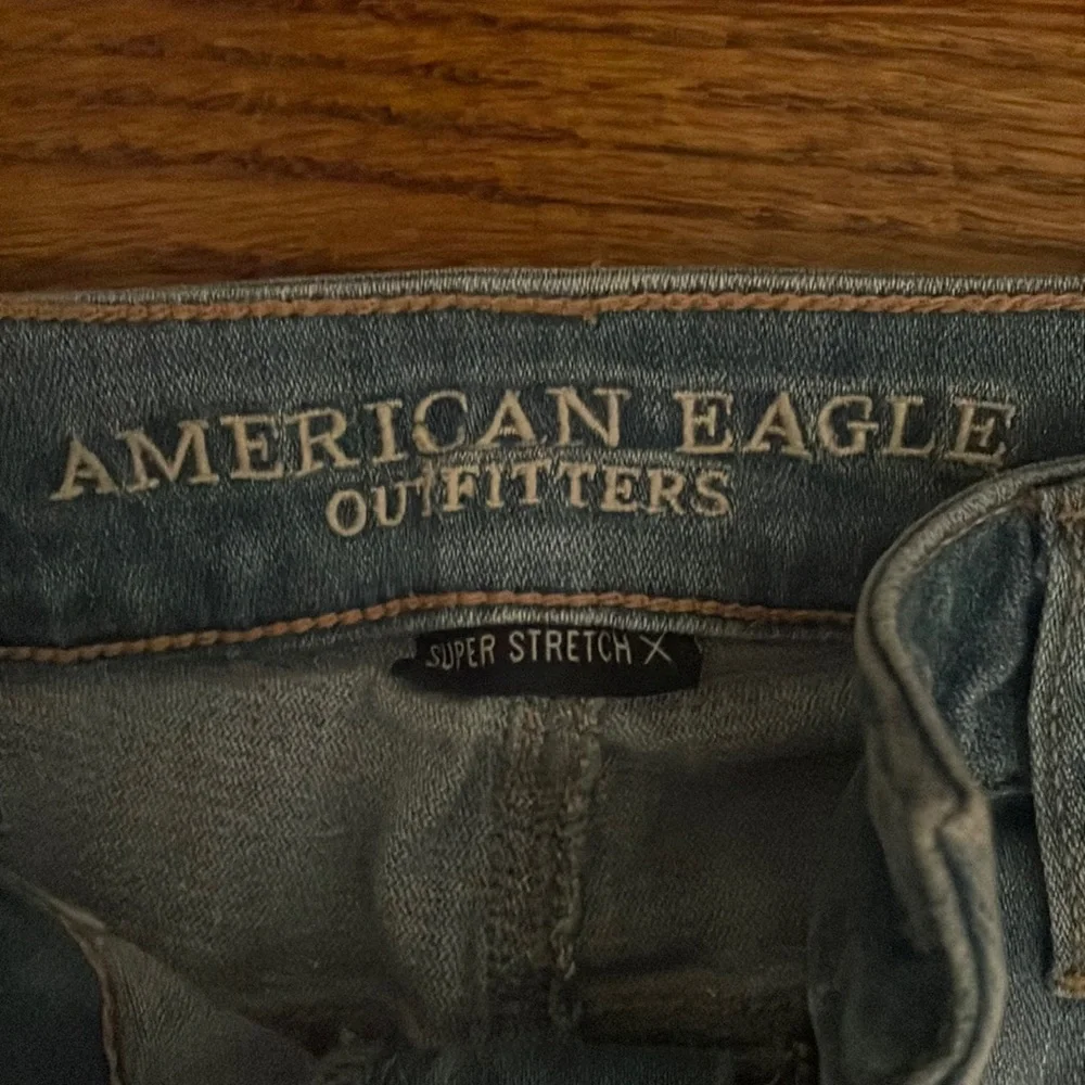 american eagle ripped jeans size 2 - Picture 2 of 3